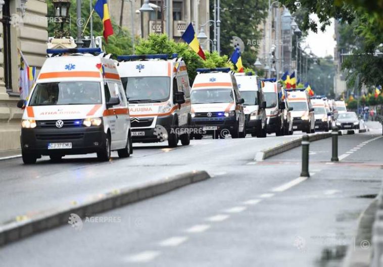 Ziua Națională a Ambulanței din România, marcată în Capitală; festivitate în Piața Constituției și o defilare a 50 de salvări