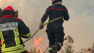 IGSU: Pompierii români continuă lupta cu incendiile de vegetație din sudul Franței (GALERIE FOTO/VIDEO)