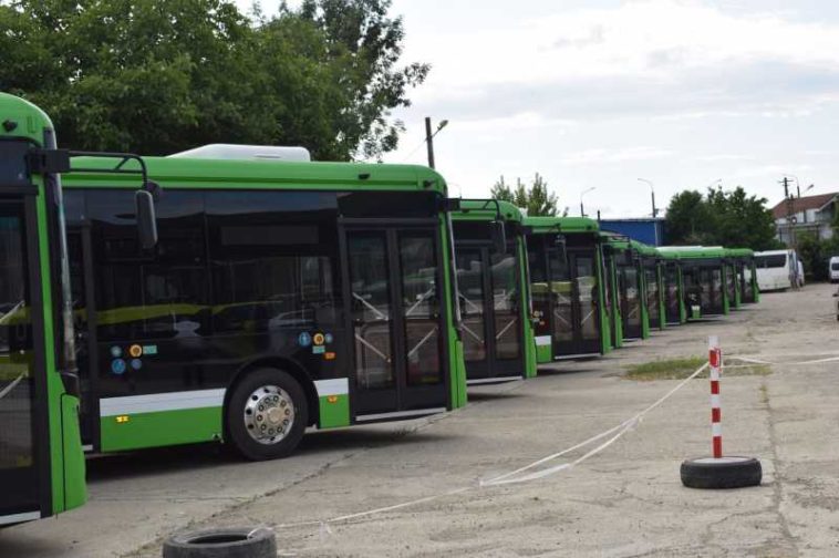 Vaslui:13 autobuze electrice vor intra în funcțiune pe două trasee către două comune limitrofe municipiului