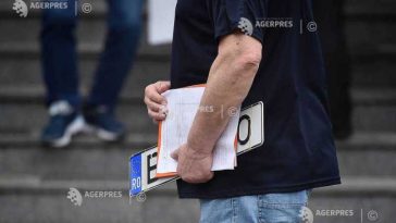 Mai mult de jumătate dintre mașinile noi înmatriculate în România sunt în București (analiză)