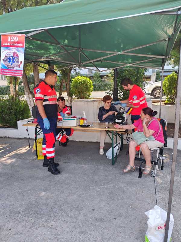Vaslui: Servicii de măsurare a parametrilor de sănătate, cu ocazia zilei Serviciului de Ambulanță