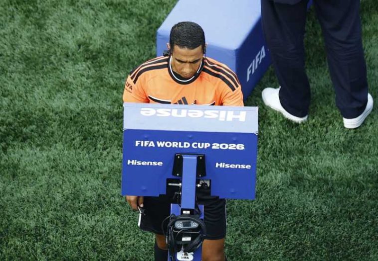 Fotbal: UEFA cere ca arbitrajul video să intervină doar la deciziile evident incorecte