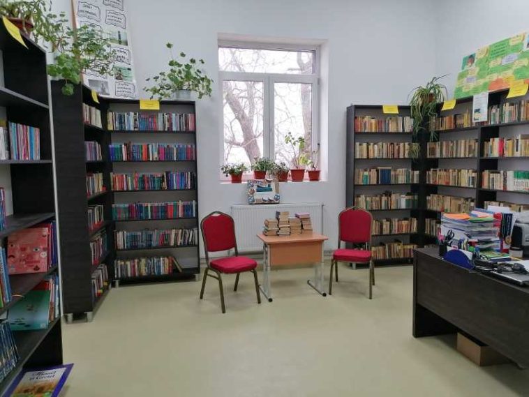 BIBLIOTECA AZI/Olt: Biblioteca din Osica de Jos, mistuită de un incendiu, reconstruită cu donații din toată țara