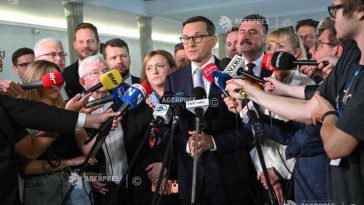 Polonia: Fostul premier Morawiecki a format un nou grup parlamentar în cadrul luptei pentru putere din PiS