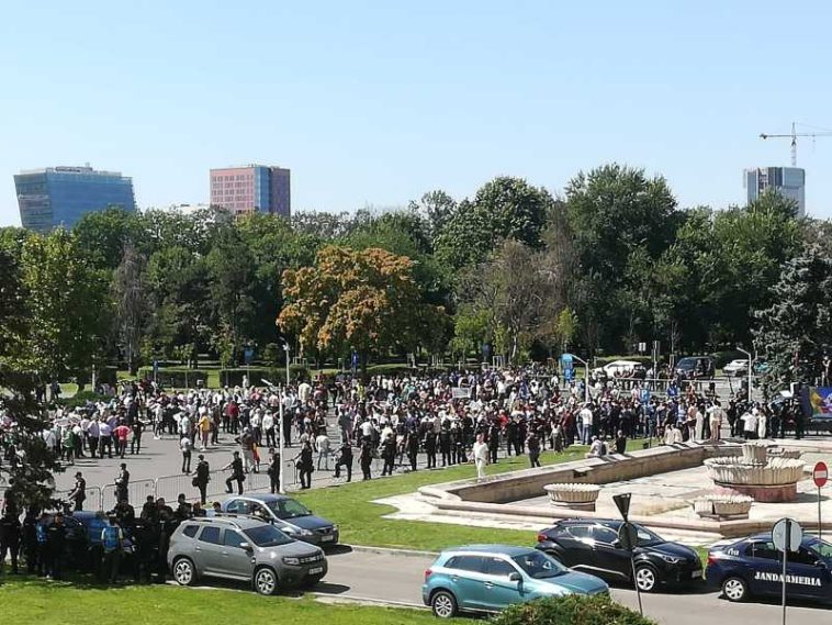 Incidente între ciobani și jandarmi la protestul organizat în Piața Presei