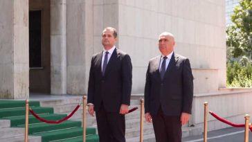 VIDEO Prim-ministrul Republicii Moldova, primit cu onoruri militare la Palatul Victoria de premierul interimar Ilie Bolojan