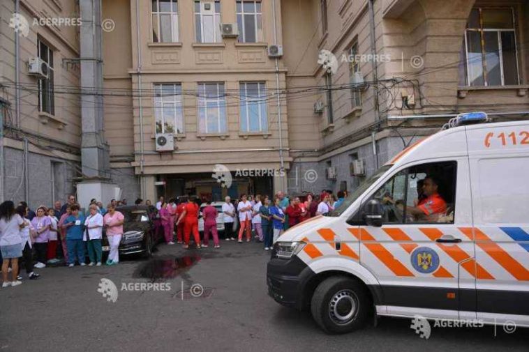 Iași: Sindicaliștii Sanitas din județ, în a treia zi de grevă