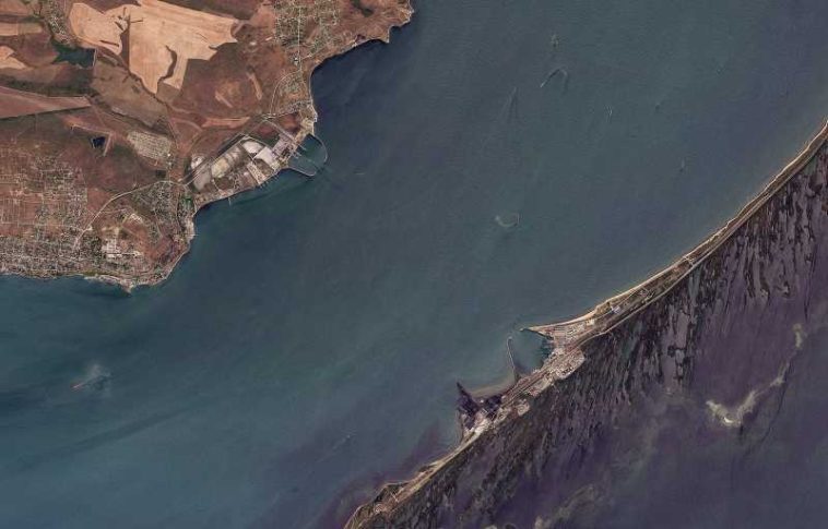 Drone ucrainene au lovit un terminal rusesc major de export de cereale în Strâmtoarea Kerci (surse)