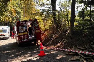 Argeș: Nouă dintre cele 16 persoane din microbuzul implicat în accident primesc îngrijiri medicale; una a decedat