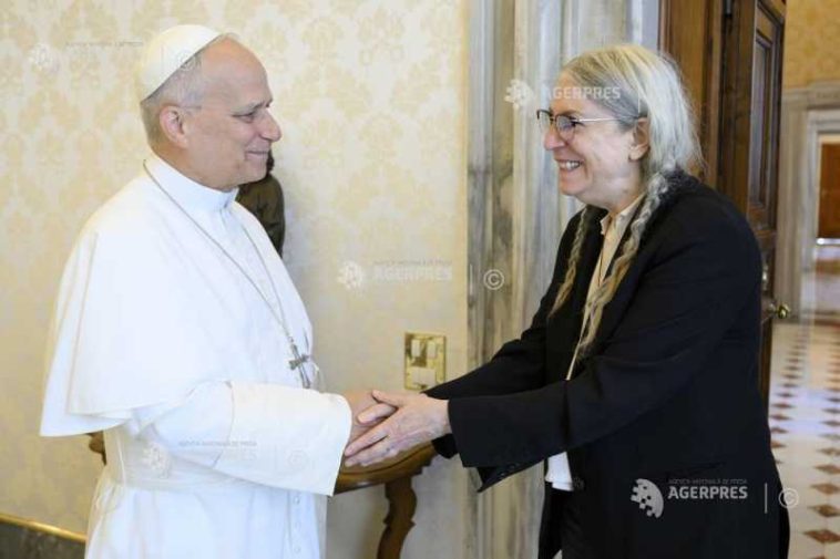 Papa Leon s-a întâlnit cu Patti Smith, o legendă a muzicii rock, la Vatican
