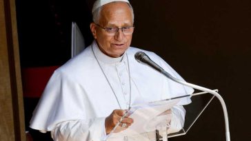 Papa Leon oferă Vaticanului o nouă constituție, ce prevede funcții și pentru persoane care nu sunt cardinali