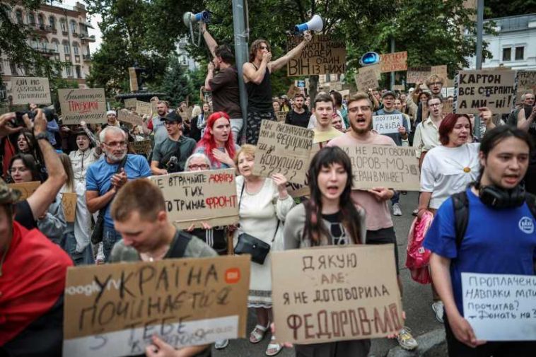 #Ucraina: Mii de protestatari la Kiev au cerut întoarcerea fostului ministru al apărării Mihailo Fedorov