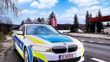 Bătaie cu pumnii şi picioarele între mai mulţi copii, în curtea unei şcoli din judeţul Caraş-Severin