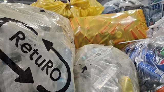 RetuRO: Românii au returnat prin Sistemul de Garanţie-Returnare (SGR) peste 2,4 miliarde de ambalaje, în primele şase luni din acest an. Rata de colectare a crescut la 82%