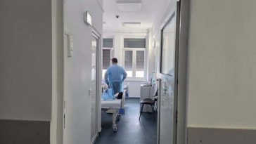 Doi elevi au susţinut a doua probă a examenului de bacalaureat în Spitalul Judeţean de Urgenţă Târgu-Jiu / Ambii au fost operaţi de urgenţă / Şi proba de joi va fi susţinută din salon