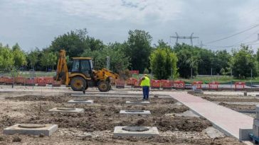 Trei mari bazine de retenţie a apelor pluviale, construite în Bucureşti / Cel mai avansat este în Sectorul 3 / Ciucu: Canalizarea nu a fost proiectată pentru a suporta asemenea debite de apă, cum au fost zilele trecute