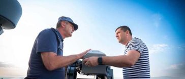 Corveta construită în Turcia a sosit în Portul Militar Constanţa / La bord s-a aflat şi ministrul interimar al Apărării, Radu Miruţă: E prima navă nouă care intră în dotarea Armatei după 35 de ani. Va primi şi echipamentele militare