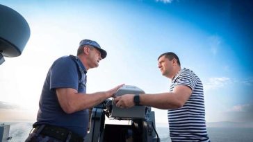 Corveta construită în Turcia a sosit în Portul Militar Constanţa / La bord s-a aflat şi ministrul interimar al Apărării, Radu Miruţă: E prima navă nouă care intră în dotarea Armatei după 35 de ani. Va primi şi echipamentele militare