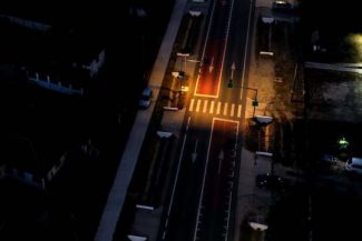 Proiect pentru creşterea siguranţei rutiere pe drumurile naţionale – Se vor monta peste 2.200 de stâlpi de iluminat autonomi, echipaţi cu lămpi LED direcţionale şi panouri fotovoltaice, la trecerile de pietoni şi se vor realiza marcaje speciale