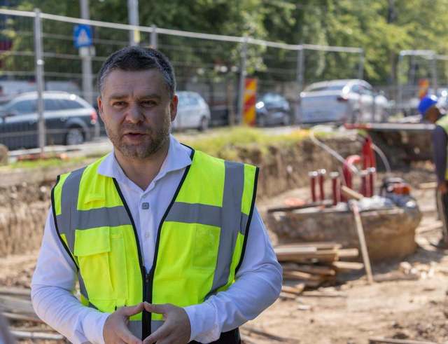 Ciprian Ciucu, pe şantierul liniei de tramvai de pe Bulevardul Dimitrie Pompeiu: Mi se reproşează că se lucrează prea mult în Bucureşti. OK, îmi asum acestă critică. Niciun oraş nu se poate reapara şi pune la punct fără şantiere