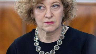 Oana Gheorghiu: Caragiale ar fi foarte invidios că n-a trăit să o vadă şi pe asta: România are o companie de stat cu 36 de angajaţi şi 4 membri CA, al cărei unic obiect de activitate este să închirieze spaţii către alte instituţii ale statului