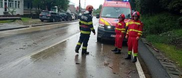 IGSU: Peste 10.000 de lucrători MAI, 6.800 de mijloace tehnice şi 530 de salvatori montani, implicaţi în gestionarea fenomenelor meteo extreme de duminică / Au fost transmise 38 de mesaje RO-ALERT în 23 de judeţe şi municipiul Bucureşti