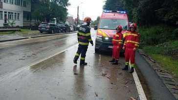 IGSU: Peste 10.000 de lucrători MAI, 6.800 de mijloace tehnice şi 530 de salvatori montani, implicaţi în gestionarea fenomenelor meteo extreme de duminică / Au fost transmise 38 de mesaje RO-ALERT în 23 de judeţe şi municipiul Bucureşti