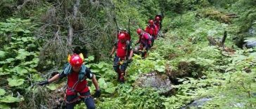 Argeş: Intervenţii a salvamontiştilor pentru recuperarea unor turişti rămaşi blocaţi în zone dificile, în Munţii Făgăraş