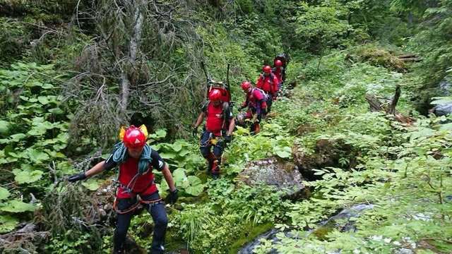 Argeş: Intervenţii a salvamontiştilor pentru recuperarea unor turişti rămaşi blocaţi în zone dificile, în Munţii Făgăraş