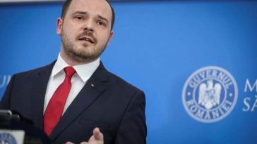 Alexandru Rogobete cere explicaţii cu privire la criteriile după care s-au distribuit posturile deblocate în spitale / El acuză că Bihorul a primit 131 de posturi, la 551.000 locuitori, în timp ce judeţe cu mai mulţi locuitori au primit mult mai puţine