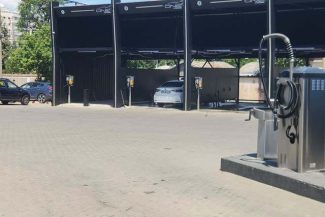 Spălătorie auto din Bucureşti, amendată pentru a doua oară pentru că funcţiona fără autorizaţie de mediu