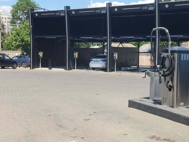 Spălătorie auto din Bucureşti, amendată pentru a doua oară pentru că funcţiona fără autorizaţie de mediu