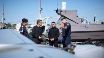 Zelenski, după vizita la Baza Navală din Portsmouth, împreună cu premierul britanic: Ţara noastră se apropie din ce în ce mai mult de ţările NATO. Marina noastră şi Forţele Armate contribuie la securitatea comună în Europa