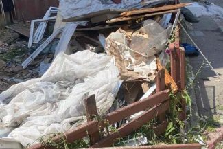 Bucureşti – Şantier de pe Splaiul Independenţei, amendat cu 15.000 de lei pentru nori de praf şi gestionarea haotică a deşeurilor – FOTO