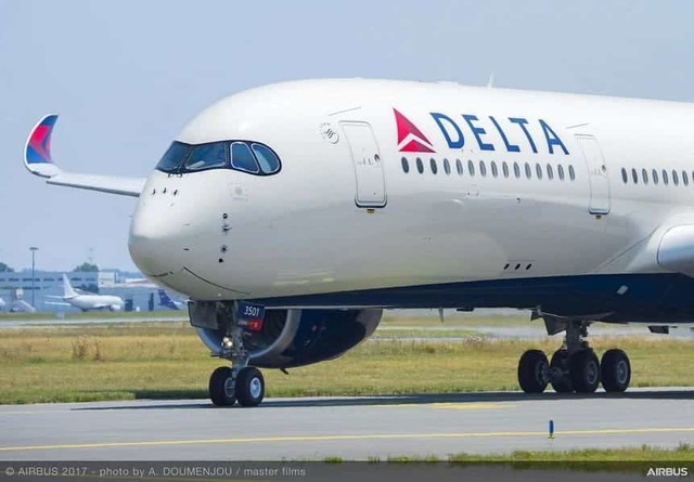 Un avion care ateriza la Chicago a intrat în contact cu un foc de artificii – CNN