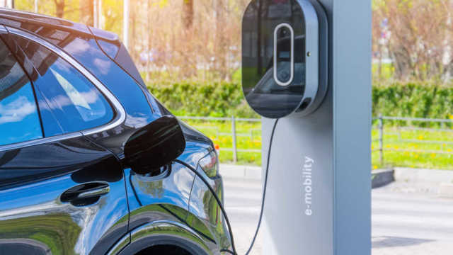 Eurostat: Parcul de autoturisme din aproape toate ţările UE a crescut în ultimii 5 ani, depăşind, în 2025, un total de 260 de milioane de autoturisme / România a raportat cea mai mare pondere a autoturismelor cu o vechime de peste 20 de ani – 39,1%