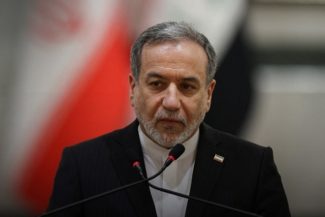 Caracasul îl convoacă pe ambasadorul Iranului, după ce ministrul iranian de Externe Abbas Araghchi declară, despre negocierile cu SUA că Iranul ”nu e Venezuela”