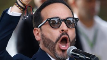 Preşedintele ales columbian Abelardo de la Espriella dă asigurări că este ţinta unui presupus atentat urzit de gherilele ELN şi FARC, în schimbul unei recompense de aproape 1 mil.$
