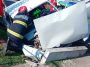 Argeş: Un mort şi doi răniţi, după ce maşina în care se aflau a intrat într-un cap de pod – FOTO, VIDEO