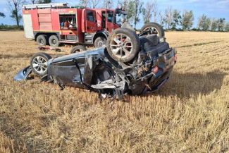 Giurgiu: Un tânăr de 19 ani şi un adolescent, răniţi după ce autoturismul în care se aflau s-a izbit de un TIR şi s-a răsturnat