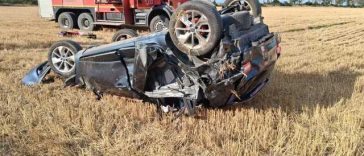 Giurgiu: Un tânăr de 19 ani şi un adolescent, răniţi după ce autoturismul în care se aflau s-a izbit de un TIR şi s-a răsturnat
