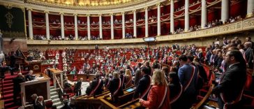 Comisia de conciliere a Parlamentului Franţei aprobă interzicerea reţelelor sociale pentru copiii sub 15 ani