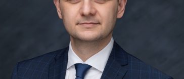 Directorul general al Electrica le cere companiilor din industrie să-şi mute producţia la prânz. Energie gratis, din august, timp de patru ore