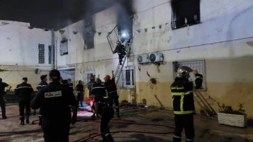 Cel puţin 11 morţi şi 19 răniţi la periferia capitalei algeriene Alger, într-un incendiu la un orfelinat. Aproape 1.000 de incendii într-o săptămână, soldate cu un mort, în nordul Algeriei, afectat de o caniculă dură
