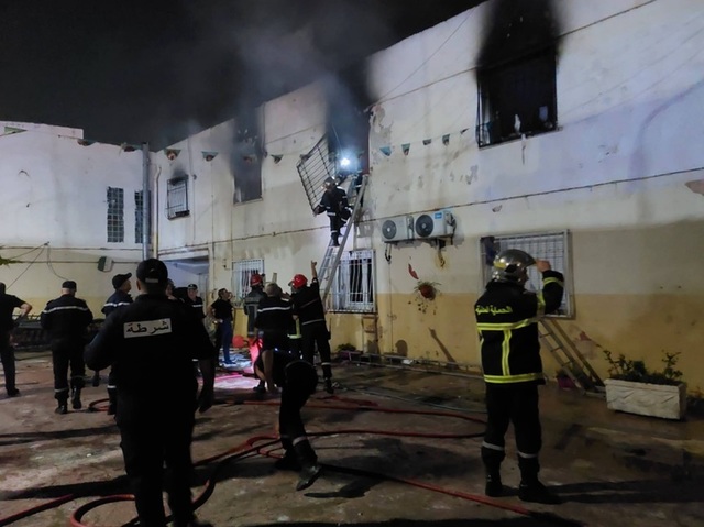 Cel puţin 11 morţi şi 19 răniţi la periferia capitalei algeriene Alger, într-un incendiu la un orfelinat. Aproape 1.000 de incendii într-o săptămână, soldate cu un mort, în nordul Algeriei, afectat de o caniculă dură