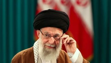 Teheranul, negru de lume la procesiunea funebră a lui Khamenei. Peste zece morţi şi peste 10.000 de răniţi în urma unor busculade. Milioane de participanţi, ca la funeraliile lui Khomeini în 1989