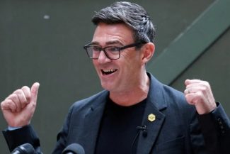 Andy Burnham preia şefia Partidului Laburist înainte să devină premier
