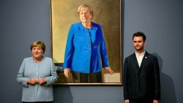 Merkel îşi dezvăluie portretul oficial de la sediul Cancelariei, la Berlin