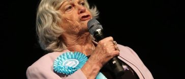 O fostă deputată britanică susţinătoare a Brexitului, Ann Widdecombe, a fost găsită moartă la domiciliu cu răni grave pe corp. Autorităţile au arestat un tânăr alb sub suspiciunea de ucidere