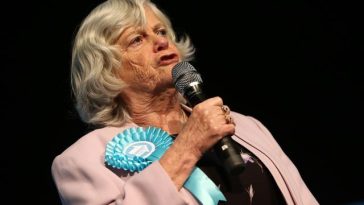 O fostă deputată britanică susţinătoare a Brexitului, Ann Widdecombe, a fost găsită moartă la domiciliu cu răni grave pe corp. Autorităţile au arestat un tânăr alb sub suspiciunea de ucidere